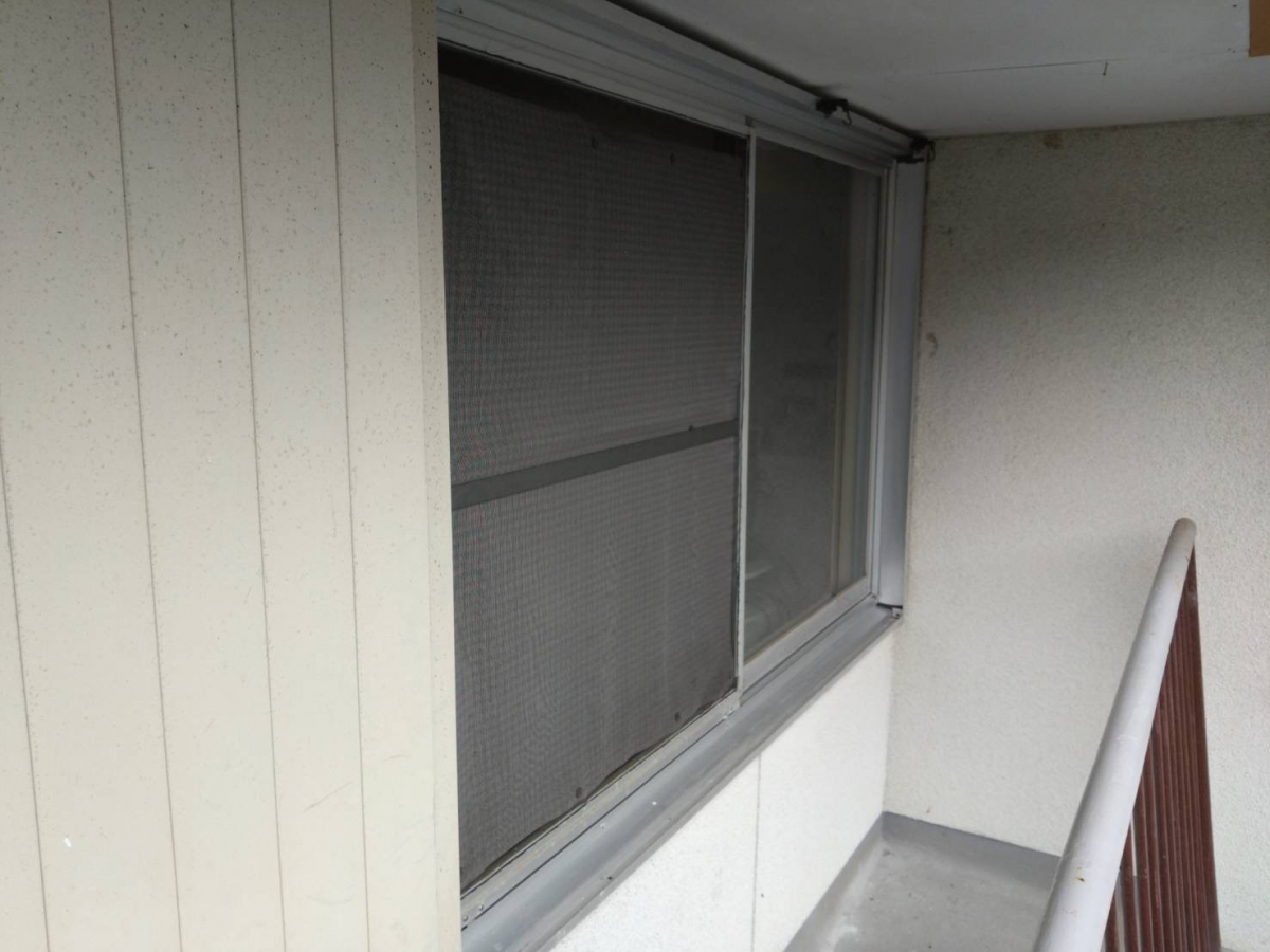 松本トーヨー住器の愛南町、窓リフォーム、カバー工法、補助金活用の施工前の写真1