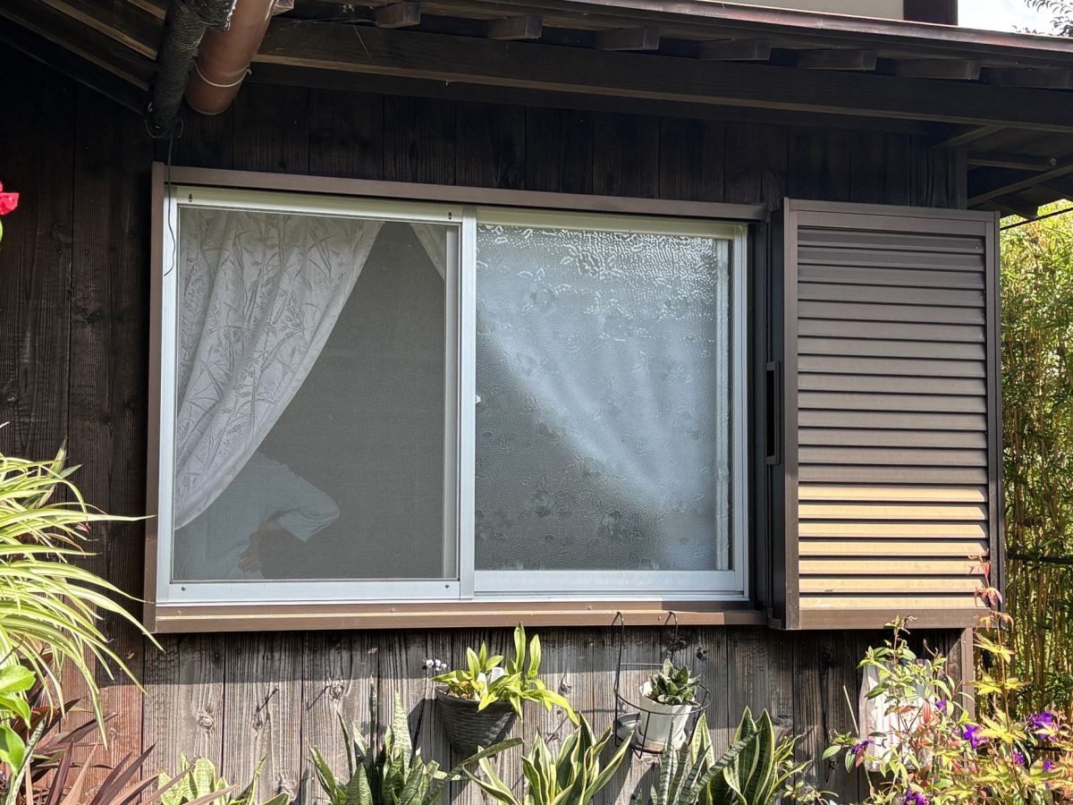 松本トーヨー住器の愛南町、窓リフォーム、カバー工法、補助金活用の施工前の写真2