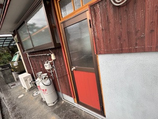 松本トーヨー住器の愛南町、窓リフォーム、カバー工法、補助金活用の施工前の写真3