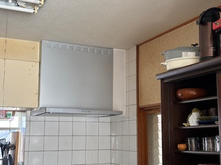 松本トーヨー住器の愛南町、レンジフード取替、トイレ取替の施工後の写真1
