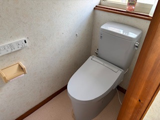 松本トーヨー住器の愛南町、レンジフード取替、トイレ取替の施工後の写真2