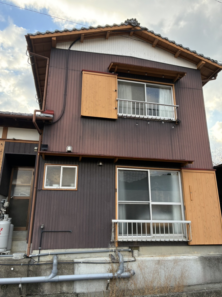 松本トーヨー住器の愛南町、窓リフォーム、補助金活用、カバー工法の施工前の写真2