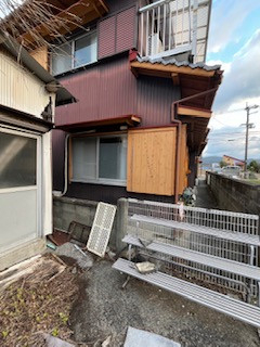松本トーヨー住器の愛南町、窓リフォーム、補助金活用、カバー工法の施工前の写真3