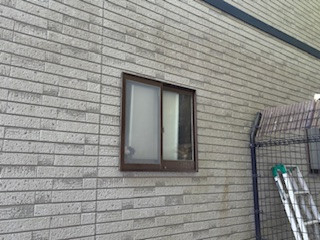 松本トーヨー住器の愛南町、窓リフォーム、カバー工法、補助金活用の施工前の写真1