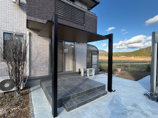 松本トーヨー住器の愛南町、外構工事、テラスSC、ガレージの施工後の写真1