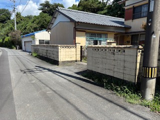 松本トーヨー住器の愛南町、フェンス工事、補助金活用の施工前の写真1
