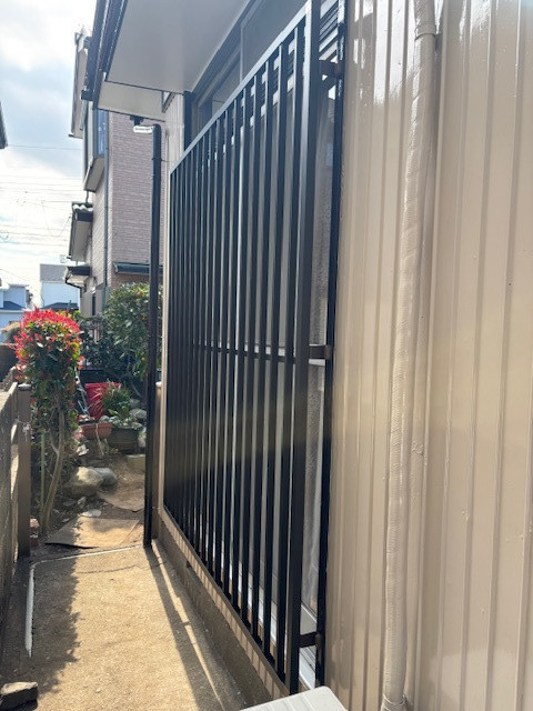 ダイイチサッシの【横浜市】面格子取付｜見えすぎる不安｜防犯対策の施工後の写真1