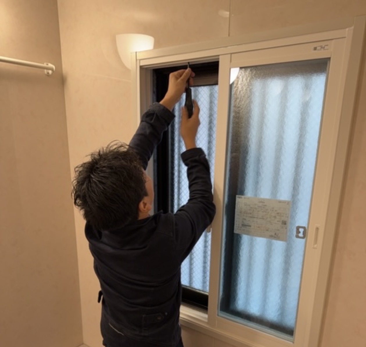 MADOORの【新宿区】暑さ寒さ対策に！浴室窓を二重窓化🛁（内窓インプラス）の施工事例詳細写真1