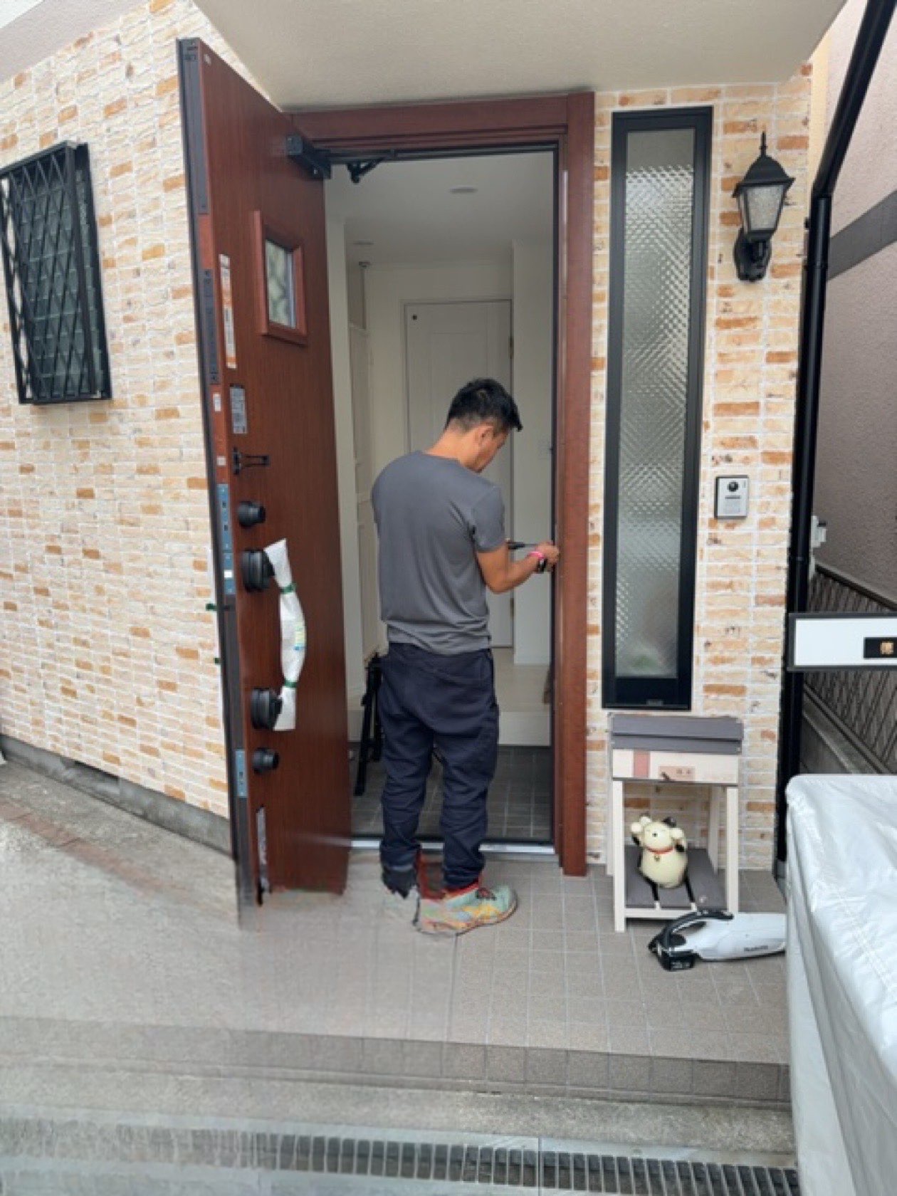 MADOORの【大田区】カバー工法で電気錠に変えられる？🔋🔑（玄関ドアリシェント）の施工事例詳細写真1