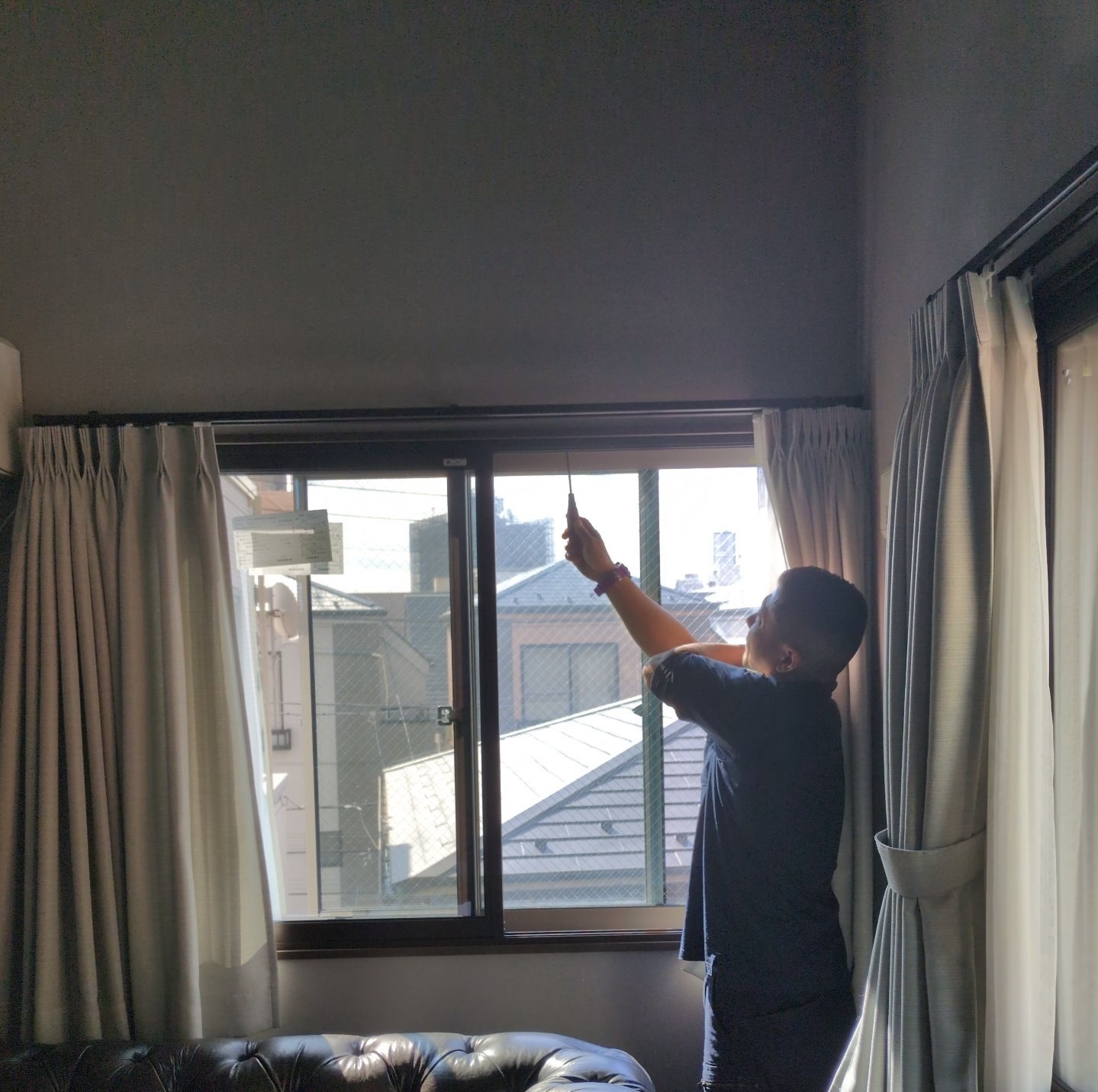 MADOORの【新宿区】真空ガラスで気になる3階の日差し対策に🌞(内窓インプラス)の施工事例詳細写真1