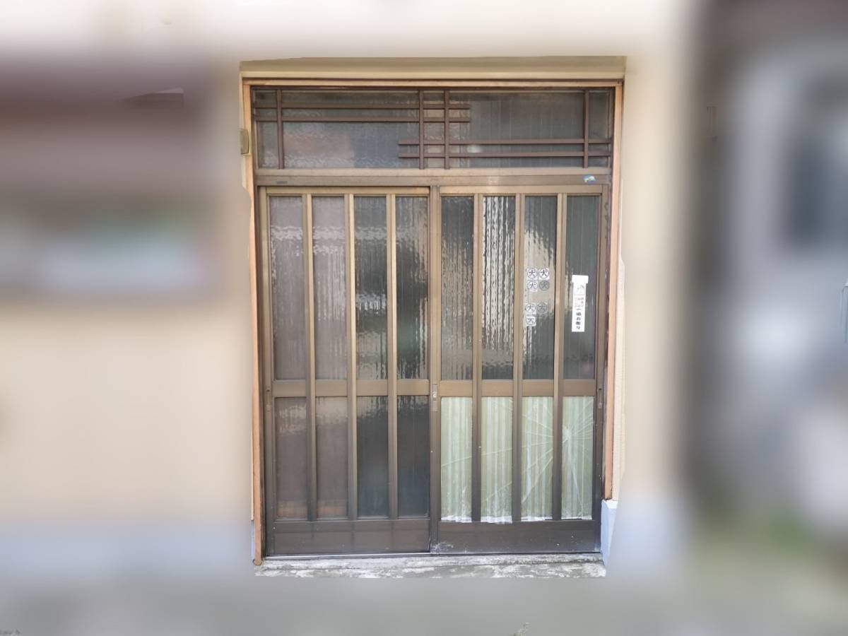 MADOORの【施工事例】リシェント玄関ドア工事の施工前の写真1