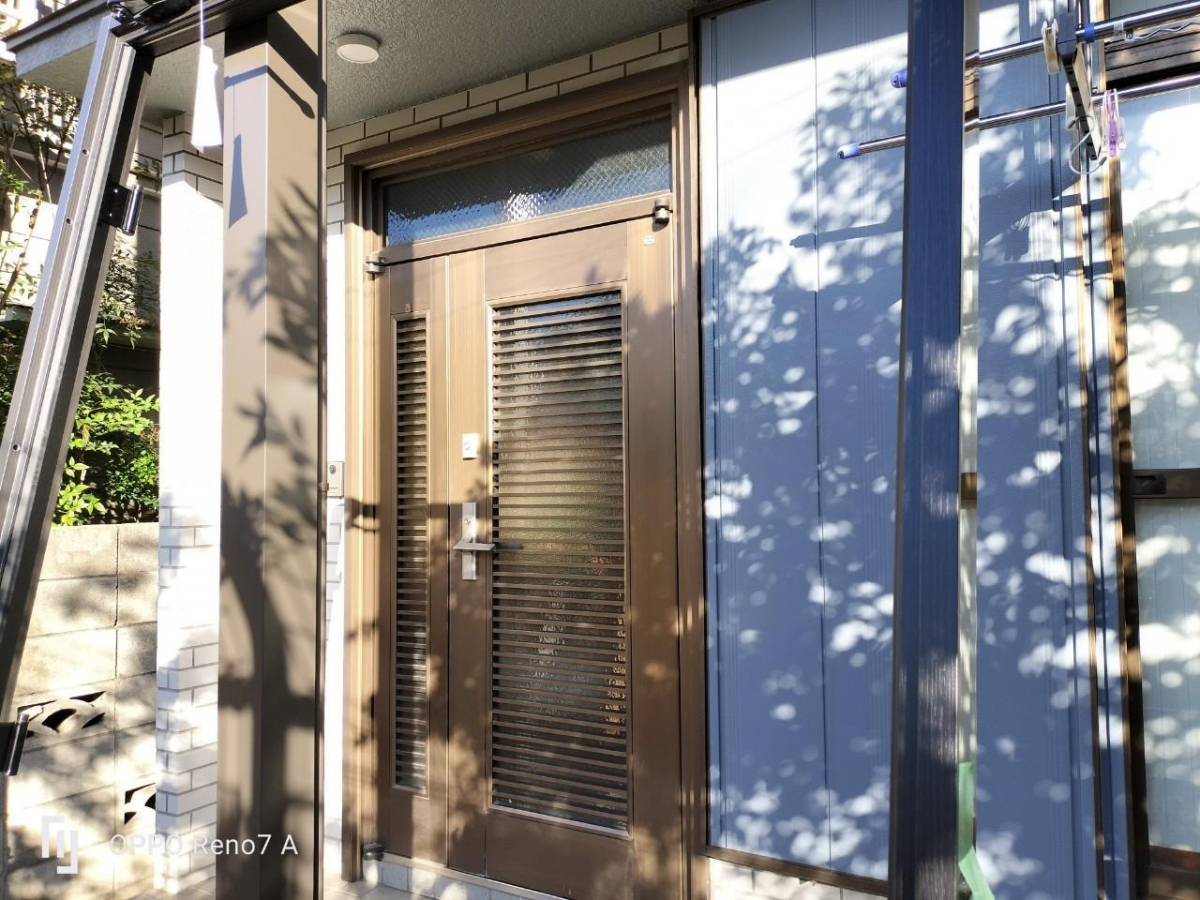 MADOORの【大田区】外壁補修のため、玄関をきれいにしたいとのご相談いただきました（玄関ドアリシェント）の施工前の写真2