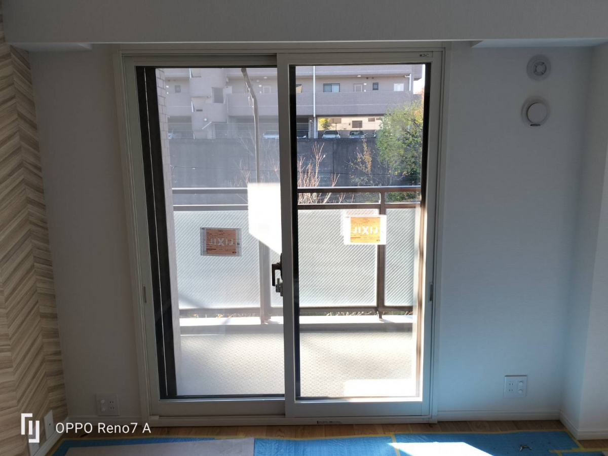 MADOORの【横浜市都筑区】大きい窓に内窓付けてほしいとのご依頼いただきました！（内窓インプラス）の施工後の写真1