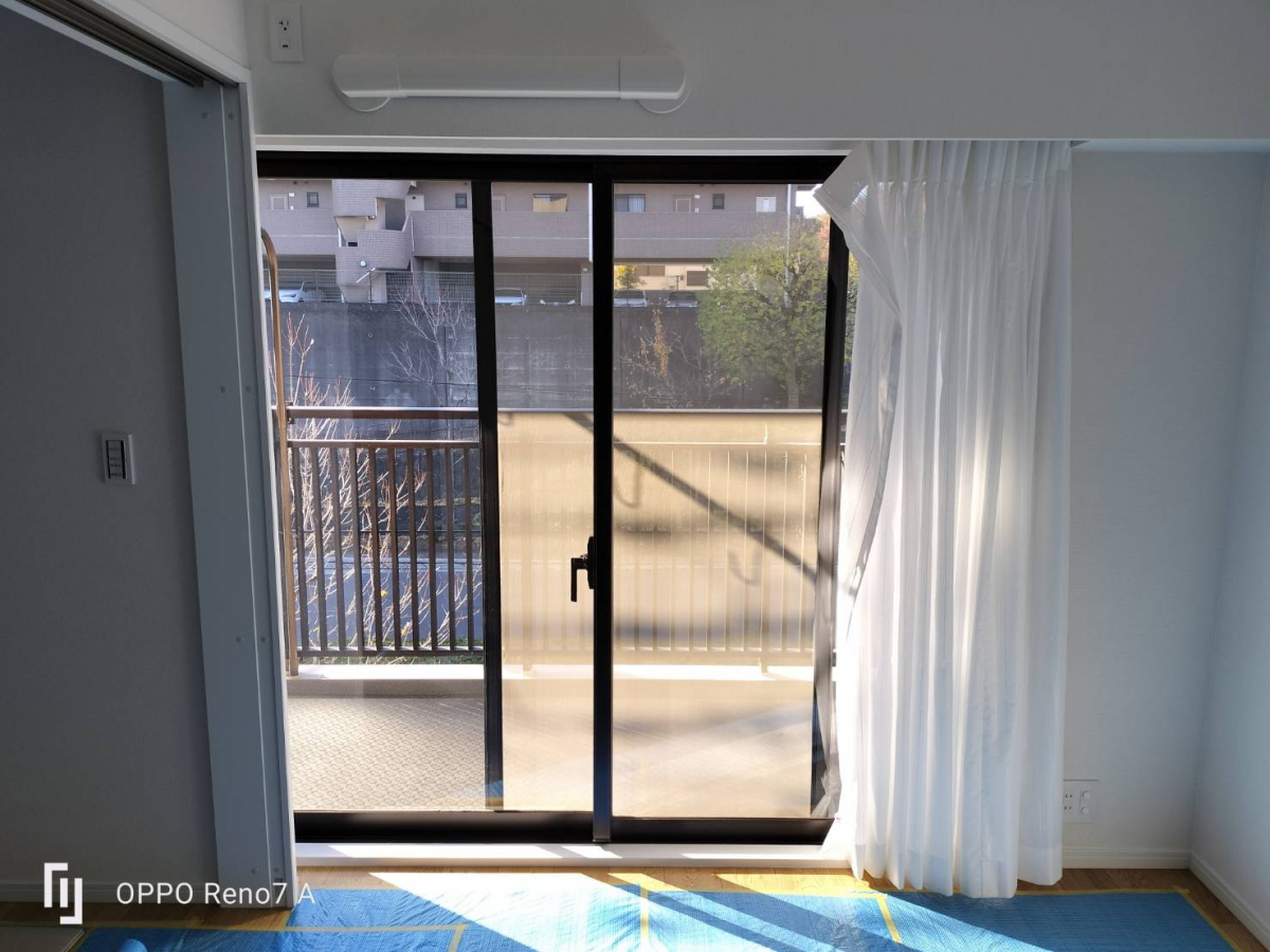 MADOORの【横浜市都筑区】大きい窓に内窓付けてほしいとのご依頼いただきました！（内窓インプラス）の施工前の写真2