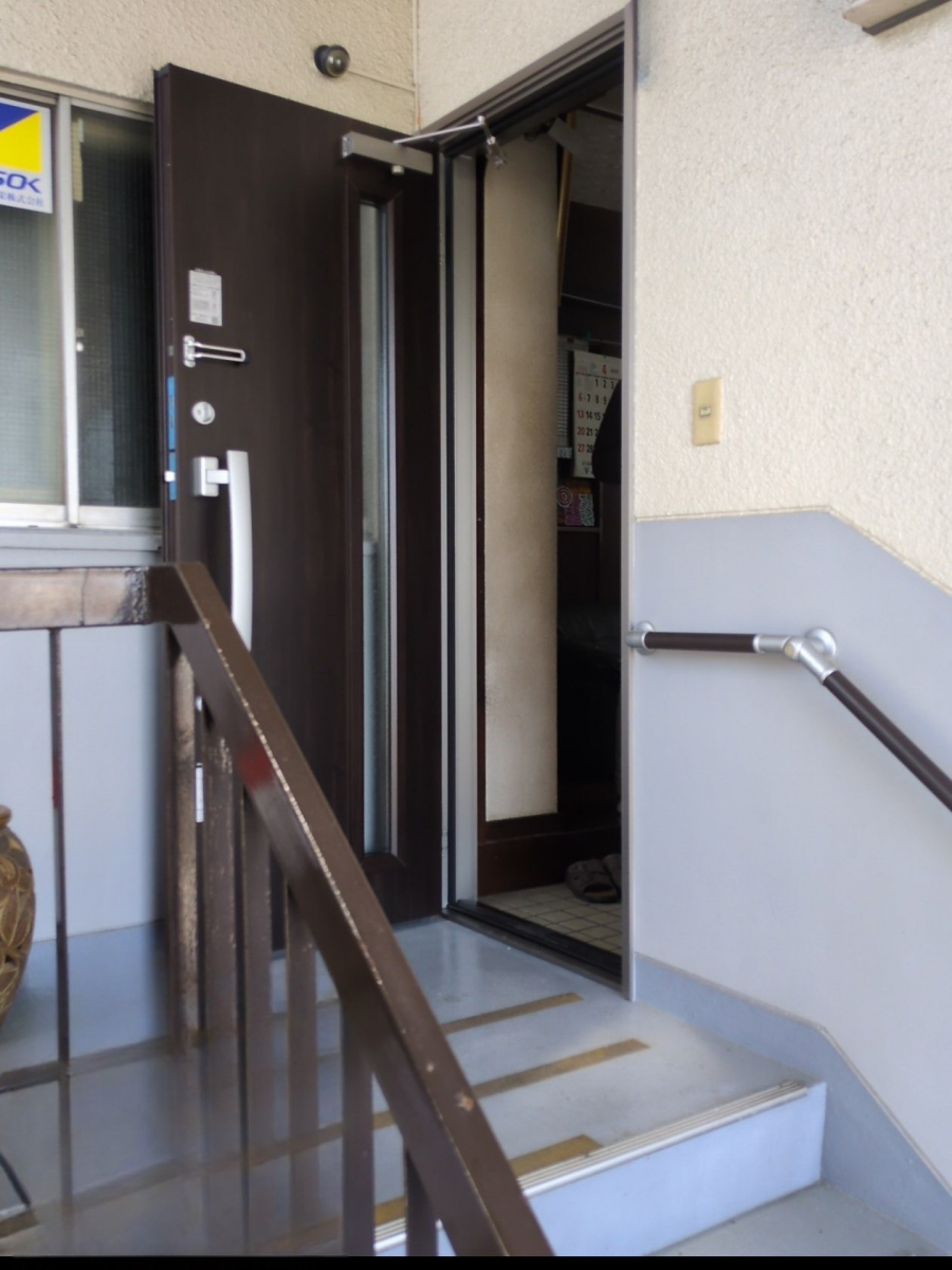 MADOORの【大田区】施工当時の業者が廃業しており困っています😢(玄関ドアリシェント)の施工後の写真2
