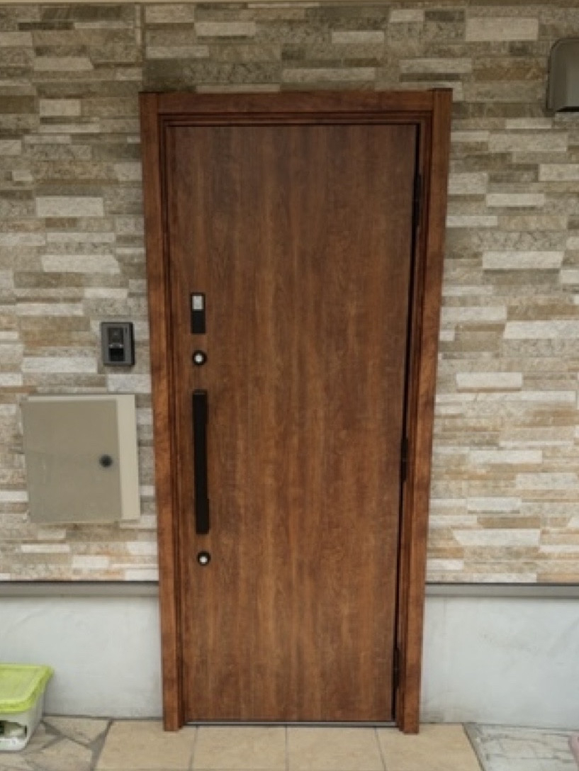 MADOORの【渋谷区】防火戸補助金対象デザイン🚪(玄関ドアリシェント)の施工後の写真1