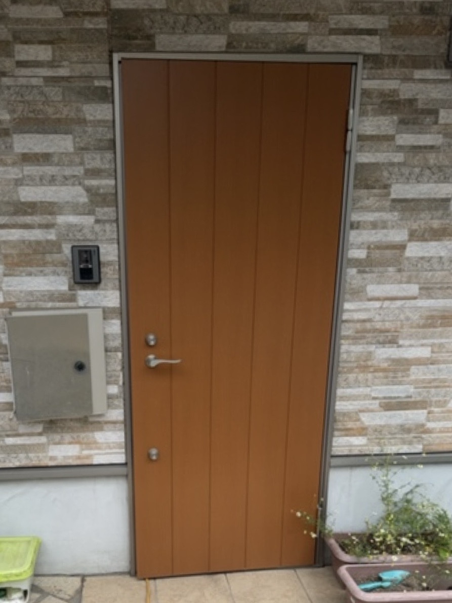 MADOORの【渋谷区】防火戸補助金対象デザイン🚪(玄関ドアリシェント)の施工前の写真1