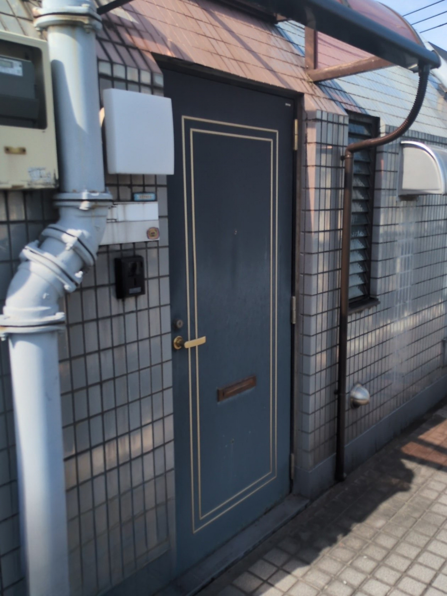 MADOORの【大田区】集合住宅の玄関ドア工事も1日で完了🚪✨(玄関ドアリシェントマンション用)の施工前の写真1