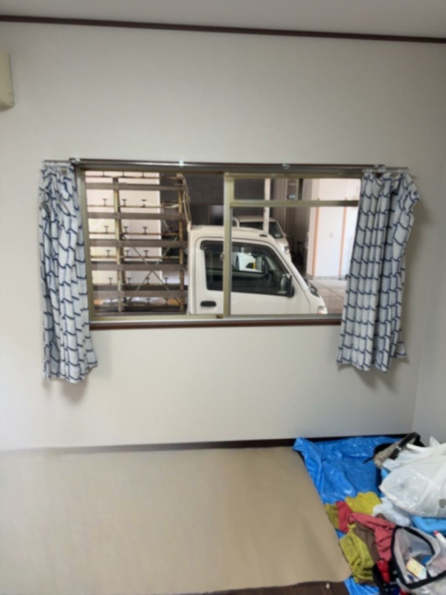 MADOORの【横浜市鶴見区】窓交換でお部屋の印象チェンジ!(窓交換マンション用リプラス)の施工前の写真1