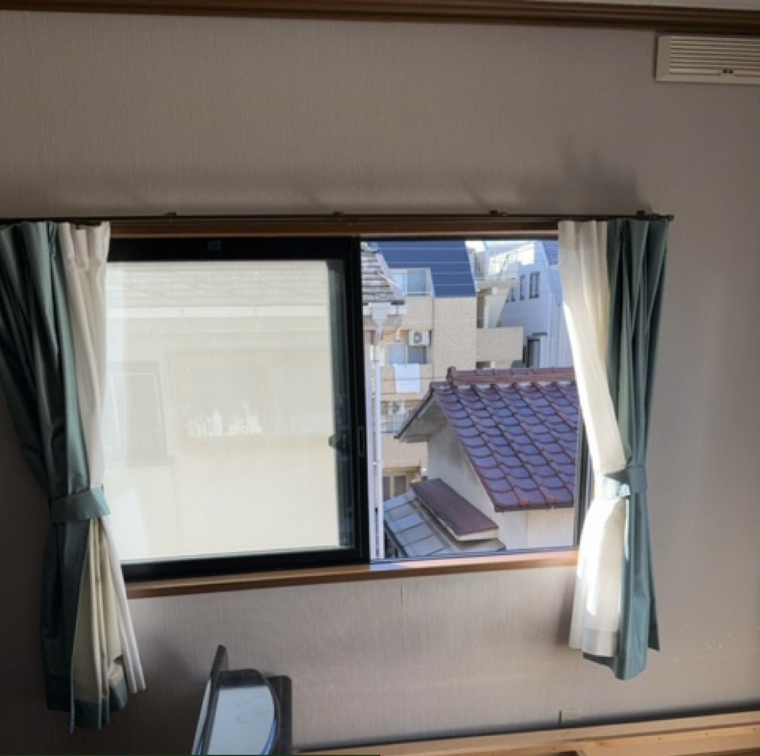 MADOORの【大田区】真空ガラスで補助金最高グレードSS👑（内窓インプラス）の施工前の写真1