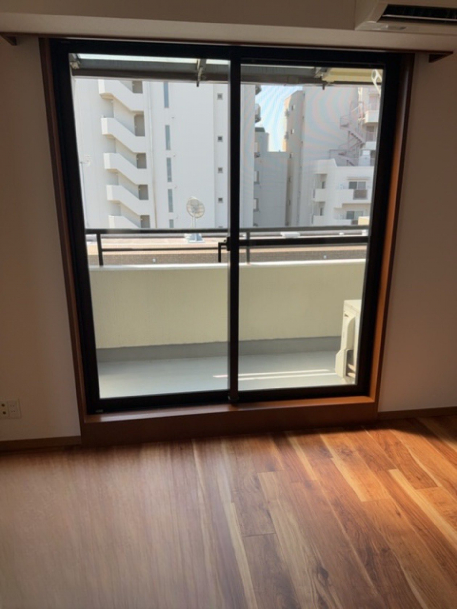 MADOORの【新宿区】勝手口ドアに内窓？（内窓インプラス）の施工前の写真3