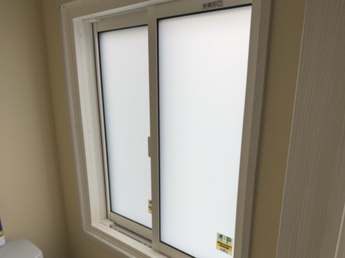 MADOORの【目黒区】フロストガラスの窓に交換で防犯対策🏠(窓交換リプラス)の施工後の写真2