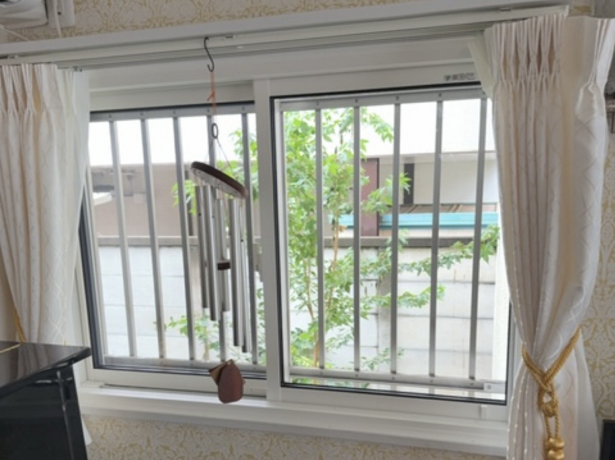 MADOORの【目黒区】フロストガラスの窓に交換で防犯対策🏠(窓交換リプラス)の施工後の写真3