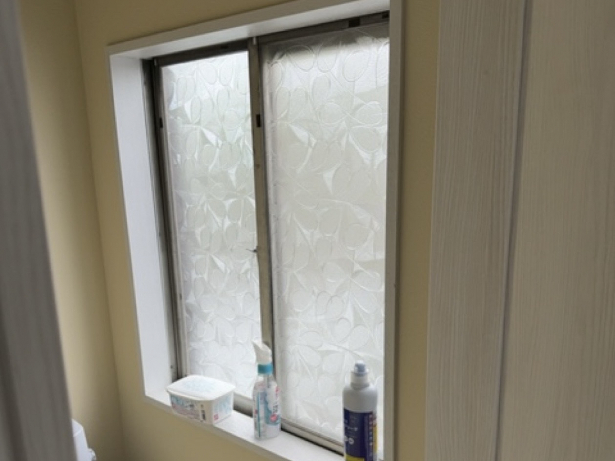 MADOORの【目黒区】フロストガラスの窓に交換で防犯対策🏠(窓交換リプラス)の施工前の写真2