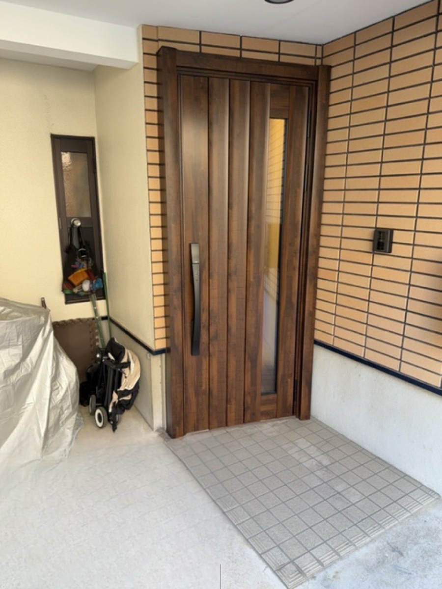 MADOORの【大田区】高断熱ドアで寒くない玄関に🚪⛄(玄関ドアリシェント)の施工後の写真2