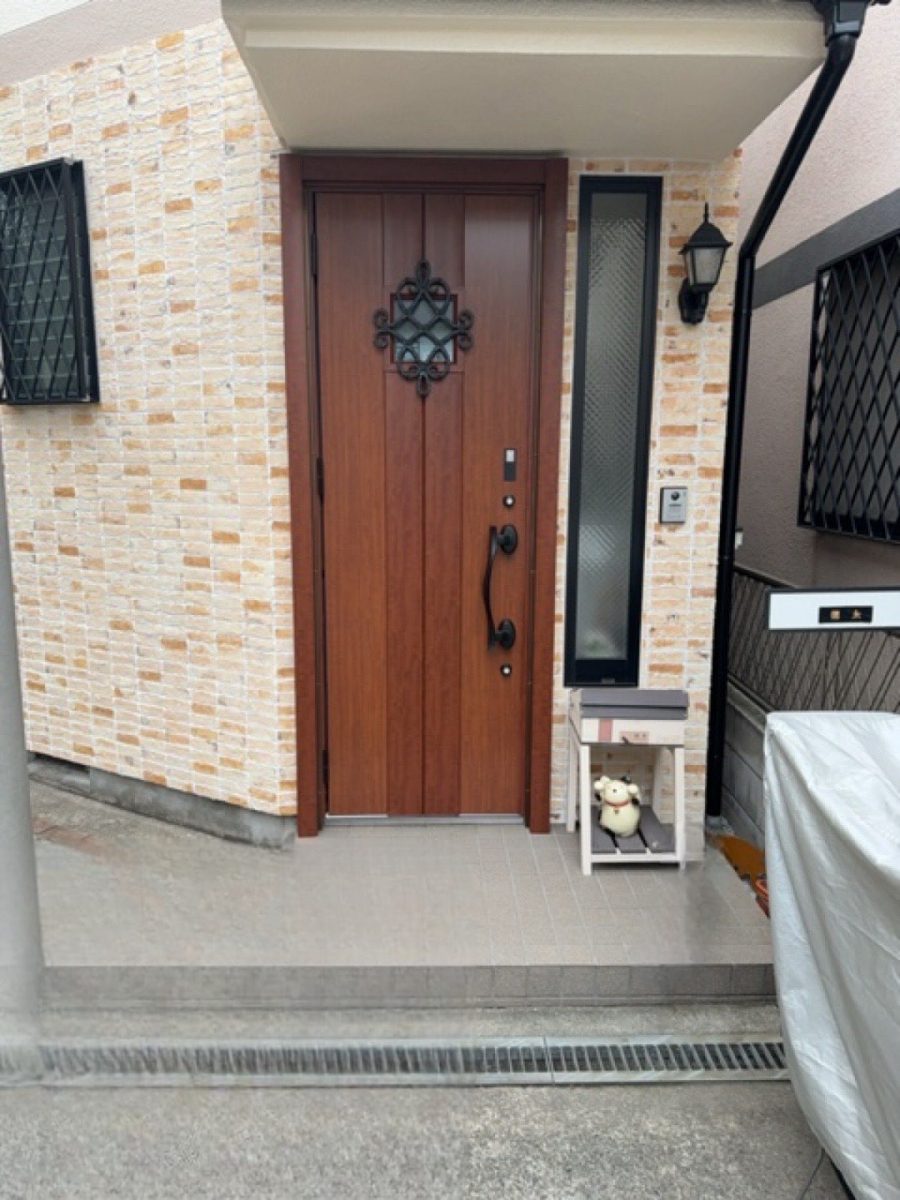 MADOORの【大田区】カバー工法で電気錠に変えられる？🔋🔑（玄関ドアリシェント）の施工後の写真1