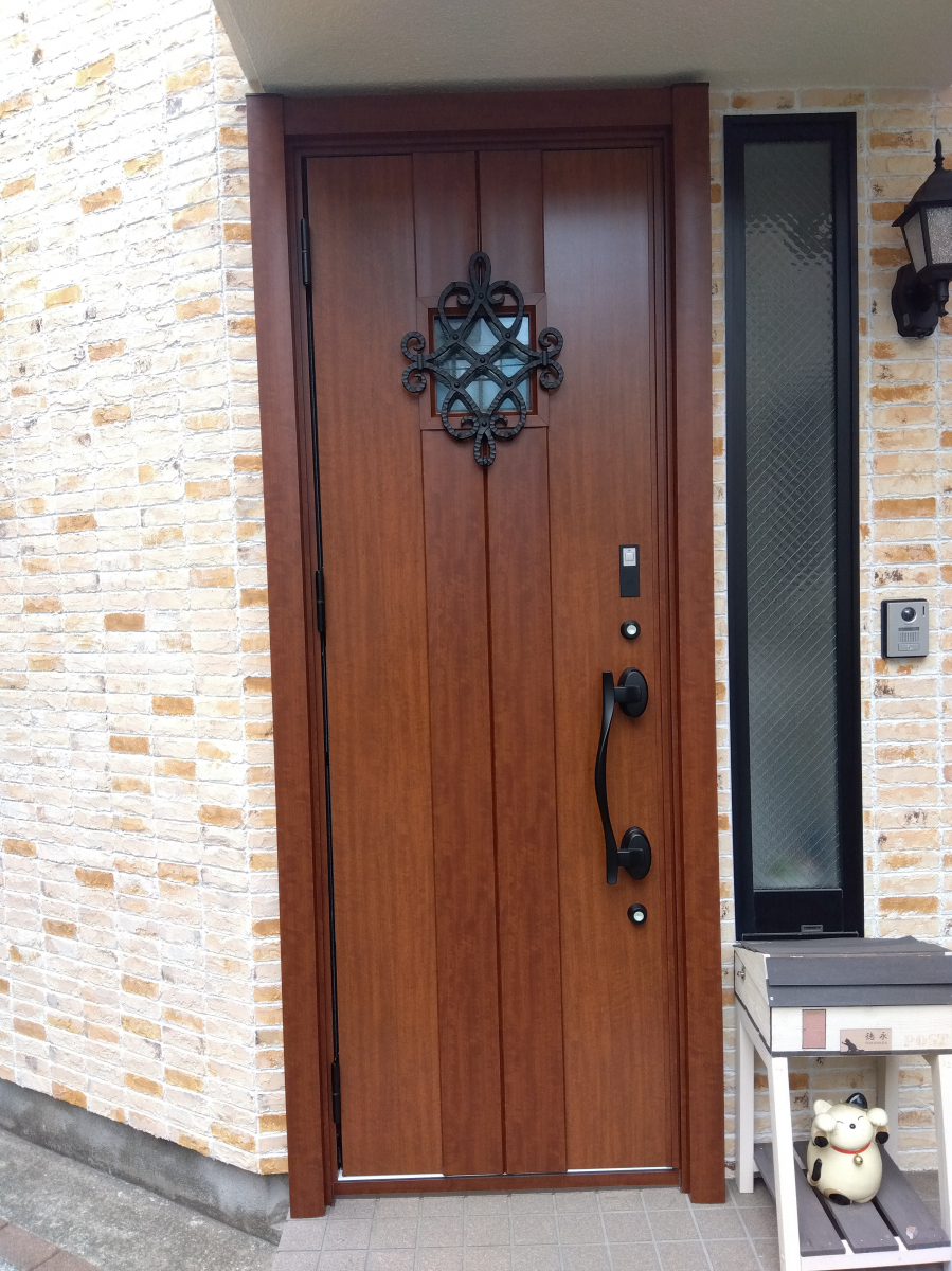 MADOORの【大田区】カバー工法で電気錠に変えられる？🔋🔑（玄関ドアリシェント）の施工後の写真2