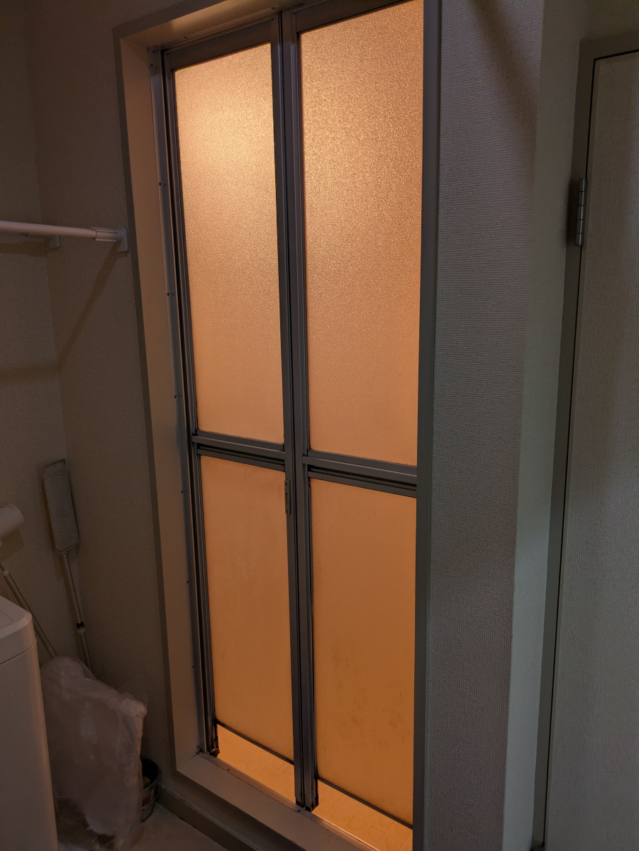 MADOORの【目黒区】壊れてしまった浴室折戸交換🚪🛁（浴室折戸リシェント）の施工前の写真1