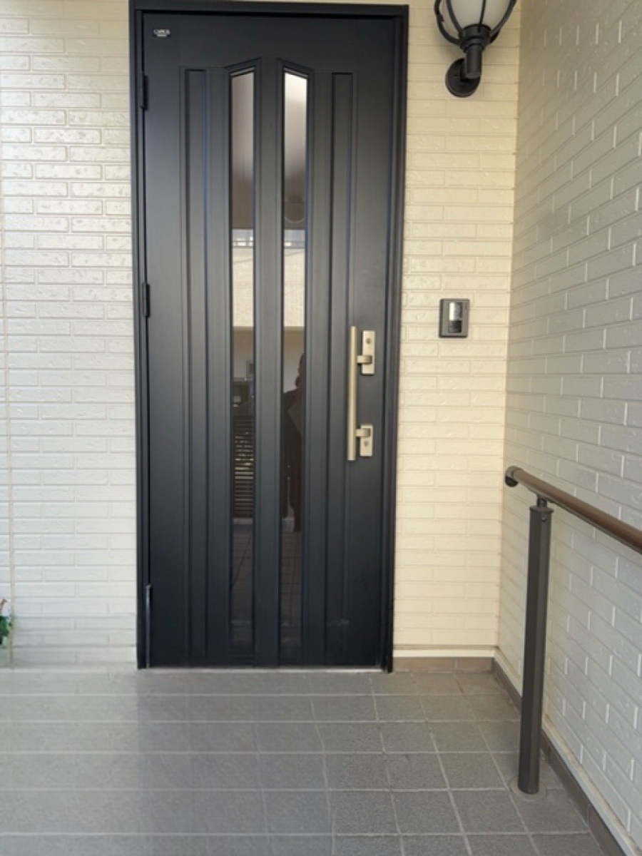 MADOORの【新宿区】防火戸補助金恩恵最大のシンプルデザイン💰（玄関ドアリシェント）の施工前の写真1