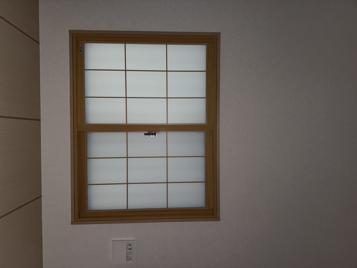 MADOORの【大田区】和室にお勧め！リアルな和紙調風ガラス（内窓インプラス）の施工後の写真1
