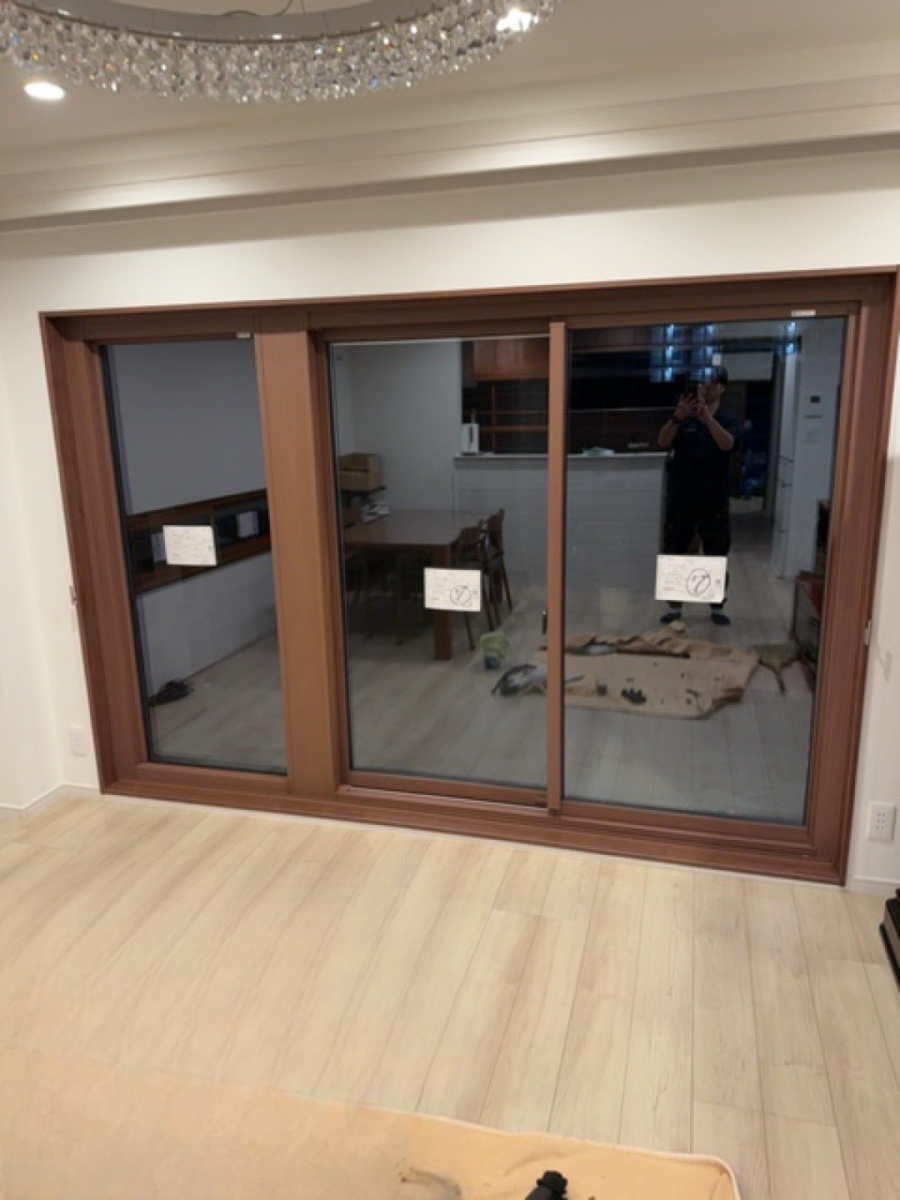 MADOORの【大田区】非木造でも窓交換１DAYリフォーム🏢（窓交換リプラスマンション用）の施工後の写真1