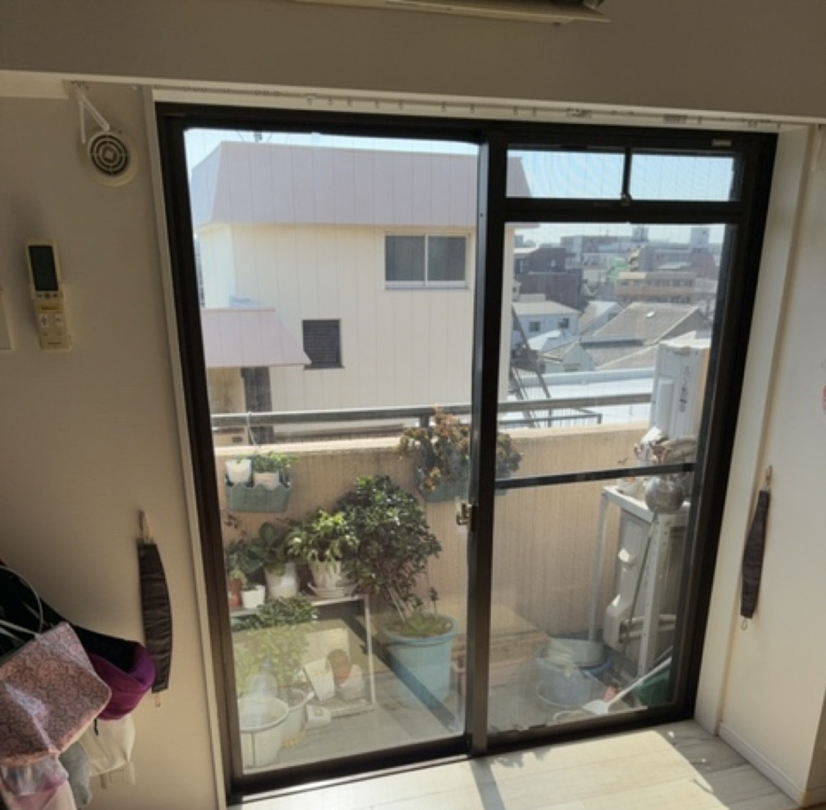 MADOORの【大田区】換気用窓を真空ガラスの内窓でしっかり断熱🏢（内窓インプラス）の施工前の写真3