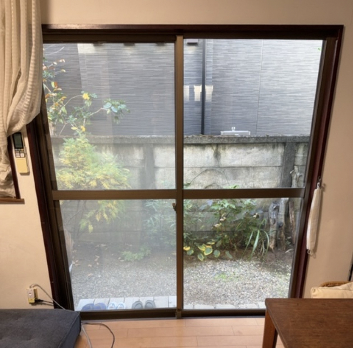 MADOORの【世田谷区】窓交換で寒い窓辺から卒業🌸（窓交換リプラス）の施工前の写真2