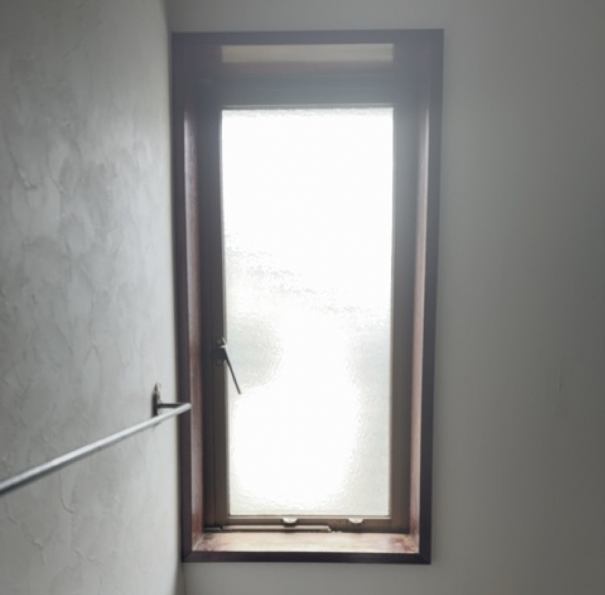 MADOORの【世田谷区】窓交換で寒い窓辺から卒業🌸（窓交換リプラス）の施工前の写真3