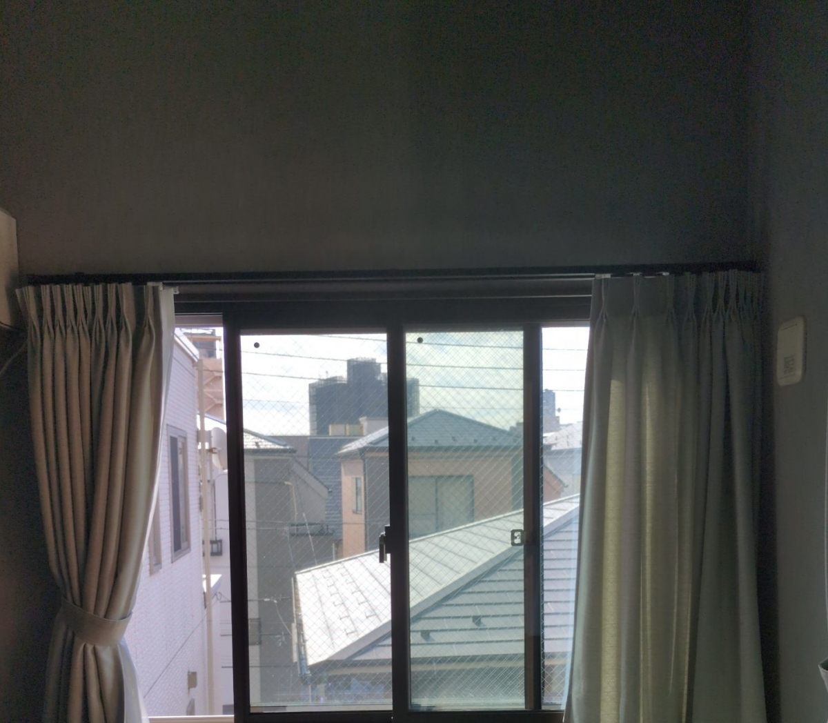 MADOORの【新宿区】真空ガラスで気になる３階の日差し対策に🌞（内窓インプラス）の施工後の写真2