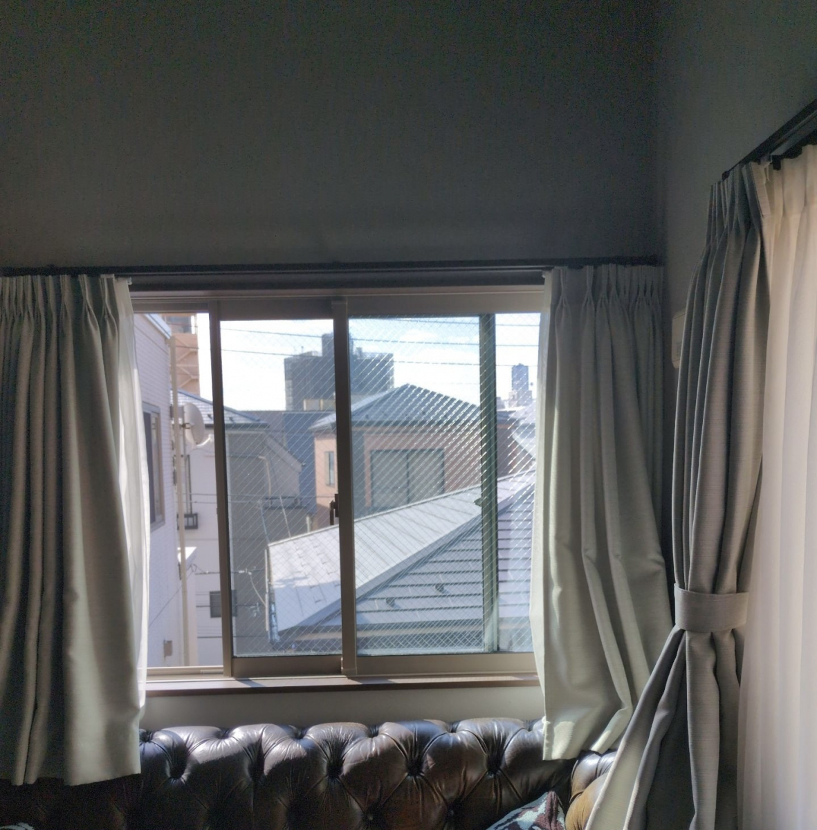 MADOORの【新宿区】真空ガラスで気になる３階の日差し対策に🌞（内窓インプラス）の施工前の写真2