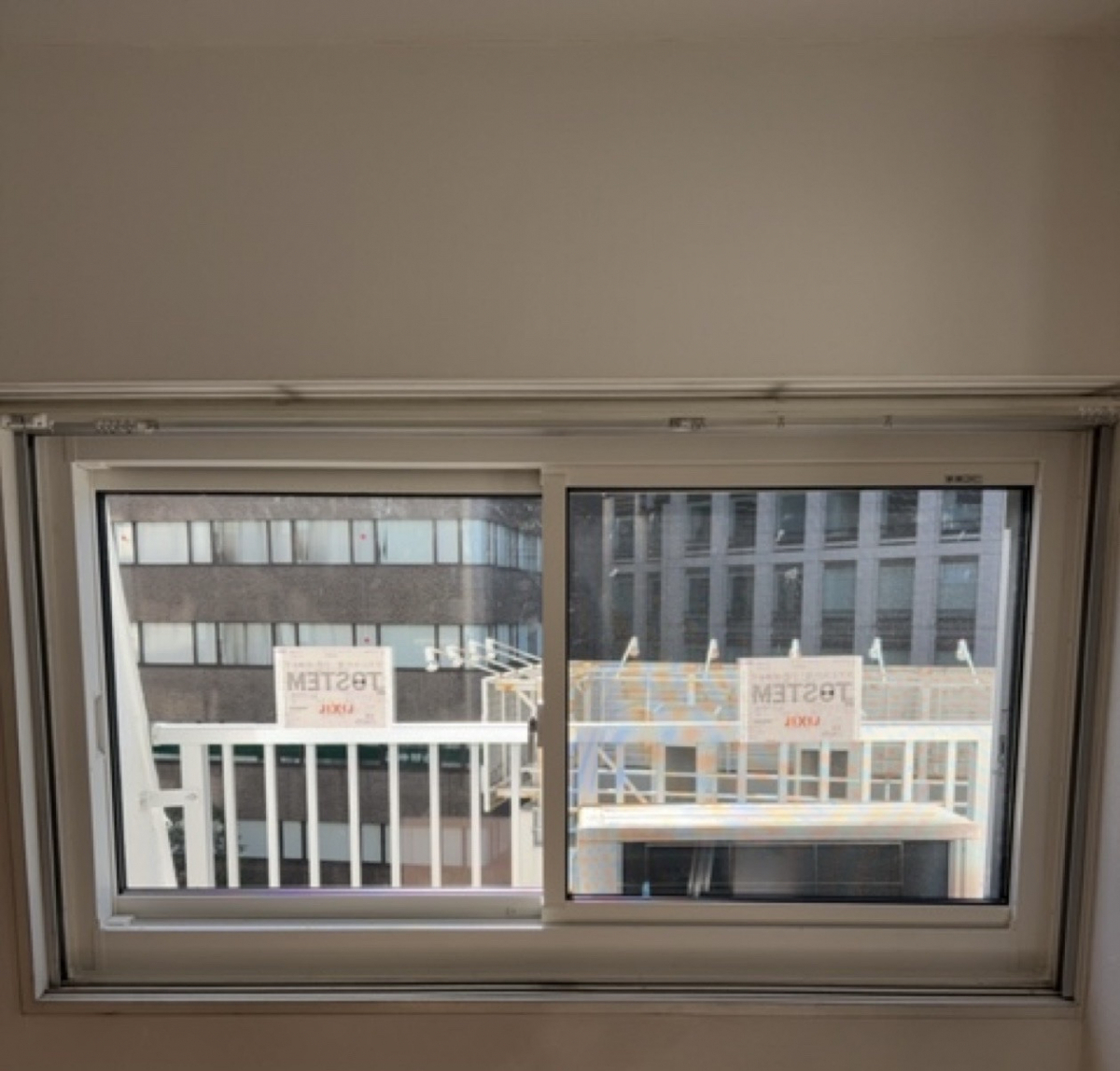MADOORの【品川区】補助金利用でお気軽に防音対策！（取替窓リプラスマンション用）の施工後の写真1