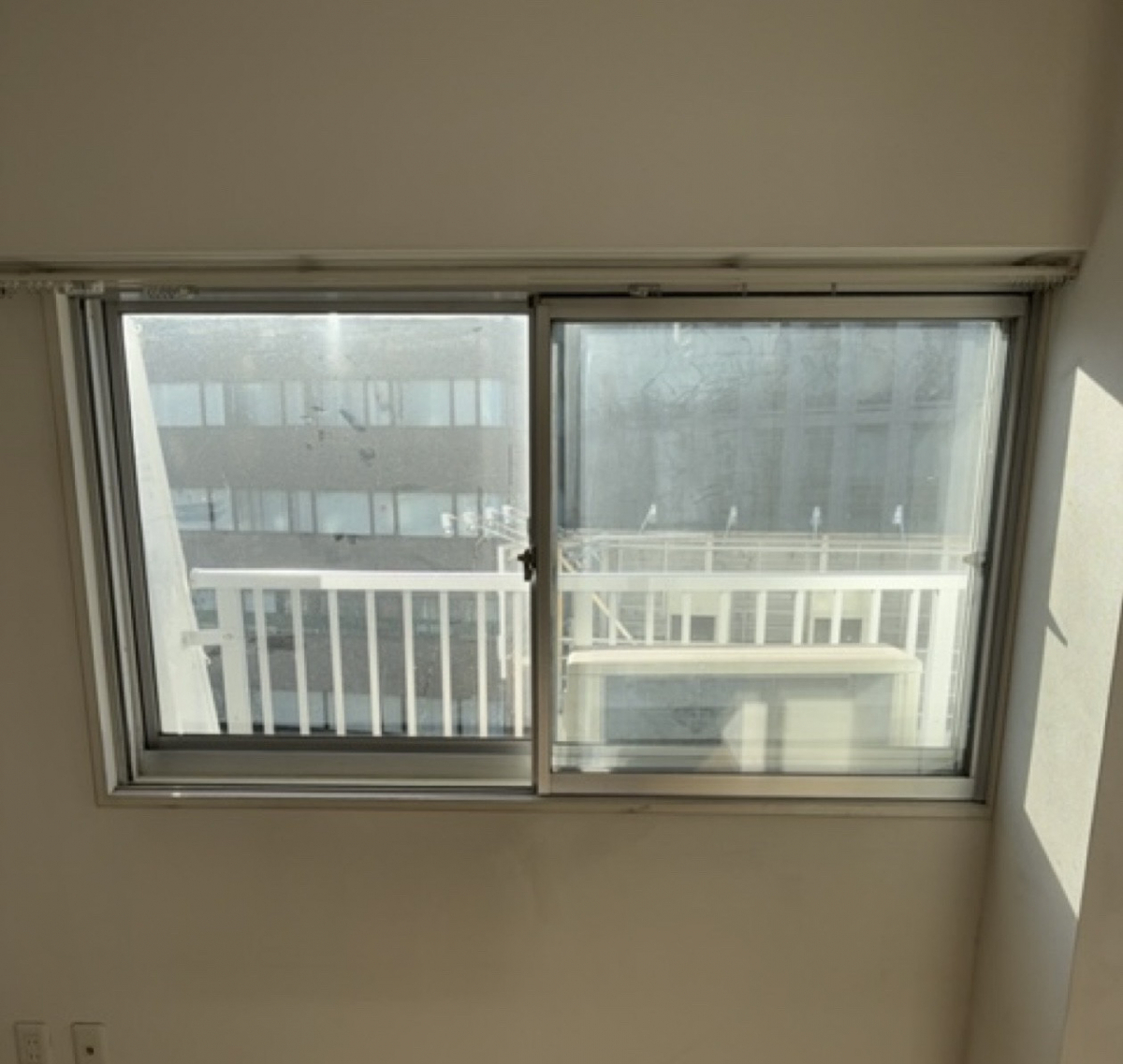 MADOORの【品川区】補助金利用でお気軽に防音対策！（取替窓リプラスマンション用）の施工前の写真1