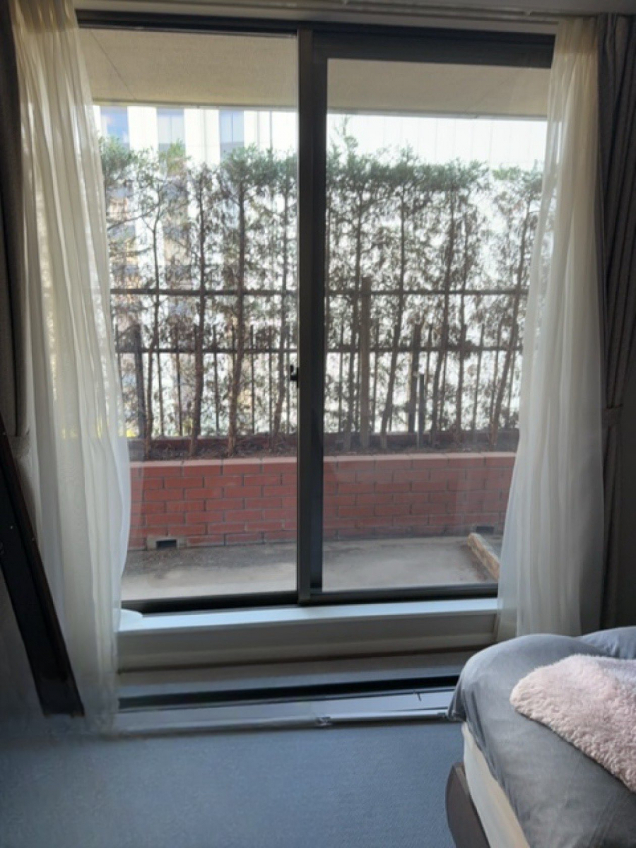 MADOORの【港区】サッシが古いので交換したい🏢（窓交換リプラスマンション用）の施工前の写真2