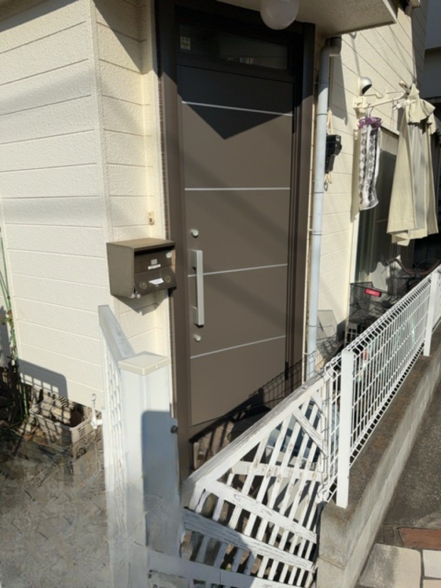 MADOORの【大田区】W補助金の広告を見て👀（リシェント玄関ドア）の施工後の写真1