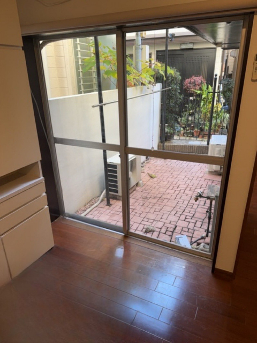 MADOORの【渋谷区】築古で窓リフォームしたい🏠（窓交換リプラス）の施工前の写真1