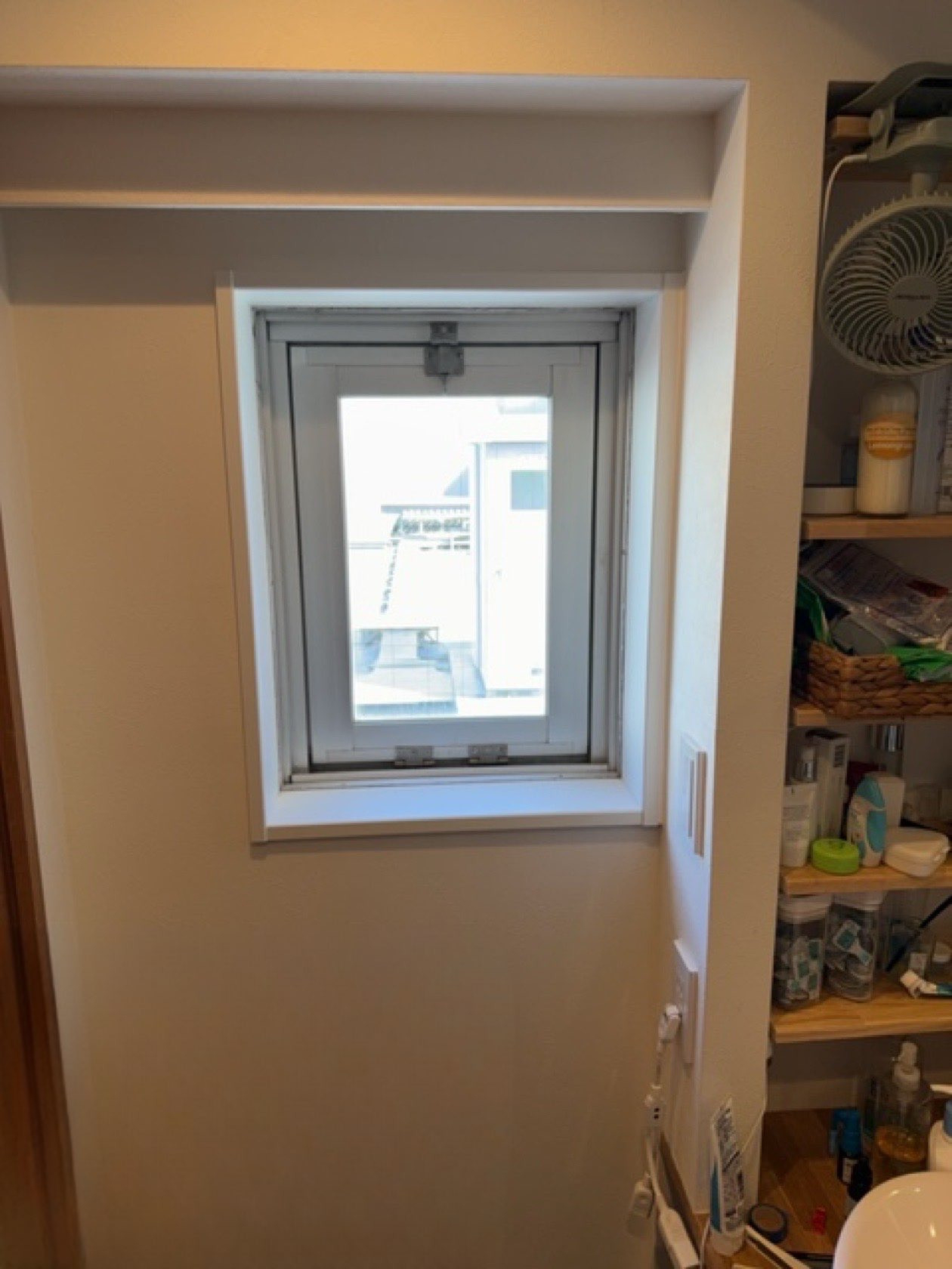 MADOORの【渋谷区】防犯ガラスと内窓で防犯対策🏢（窓交換リプラスマンション用・内窓インプラス）の施工前の写真2