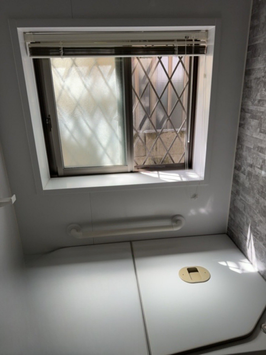 MADOORの【大田区】特大サイズの内窓で補助金も特大💰💰の施工前の写真2