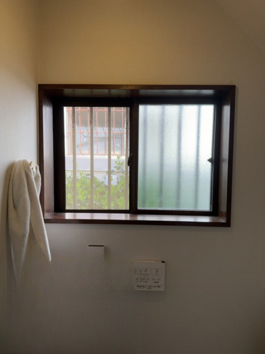 MADOORの【大田区】特大サイズの内窓で補助金も特大💰💰の施工前の写真3