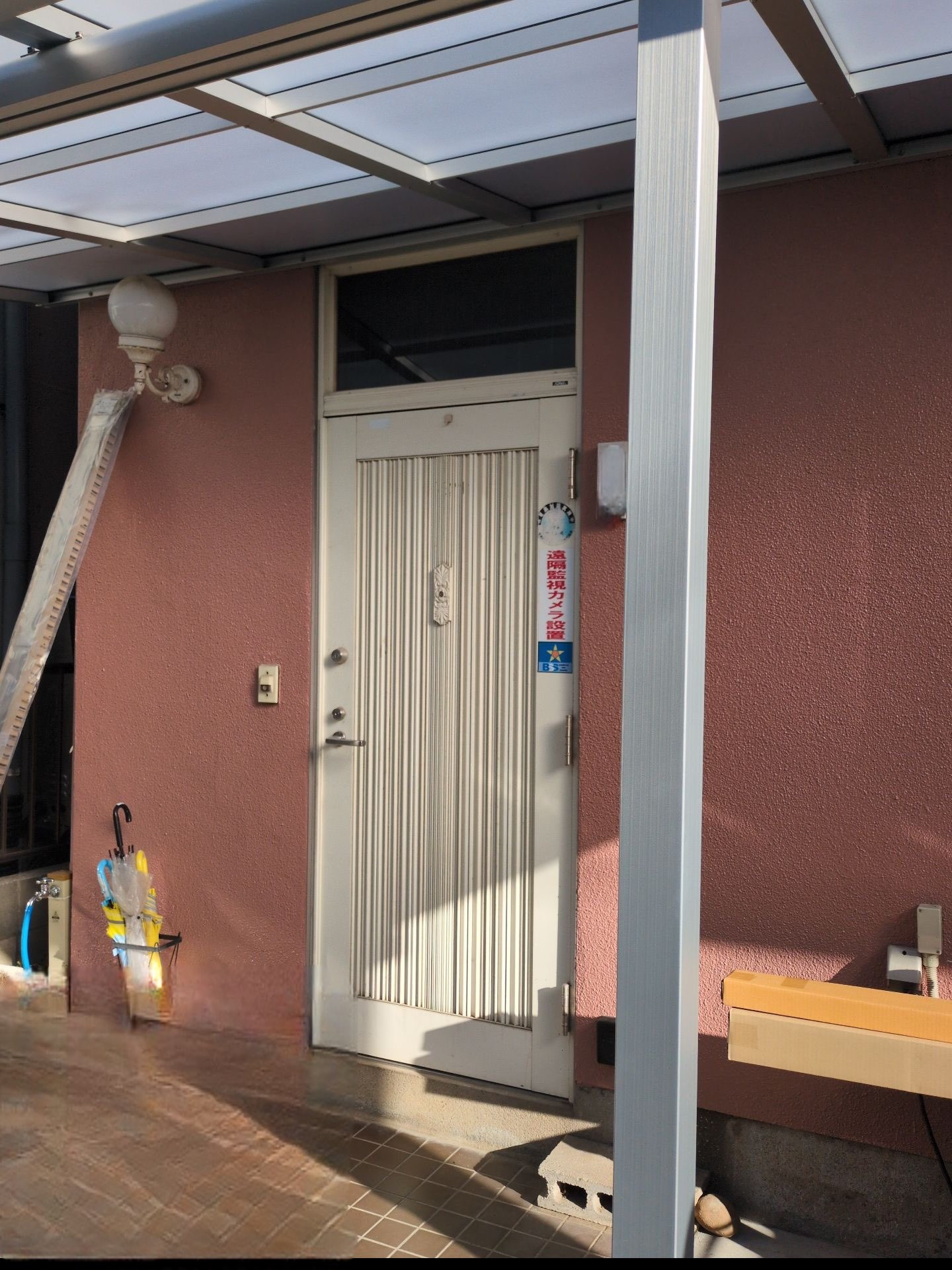 MADOORの【目黒区】ドア上のガラス部分も一緒に交換できる？（玄関ドアリシェント）の施工前の写真1