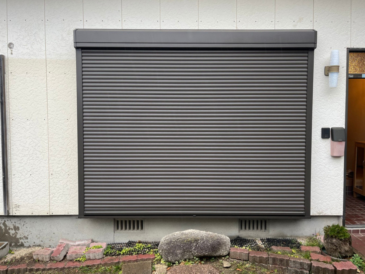 上廣トーヨー住器 E＆Rプロのリフォームシャッターなら外壁はそのまま簡単施工【福岡市早良区】の施工後の写真1